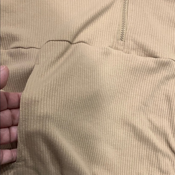 NWT Kangaroo Pocket Tan Quarter-Zip Pullover Medium - Picture 9 of 12